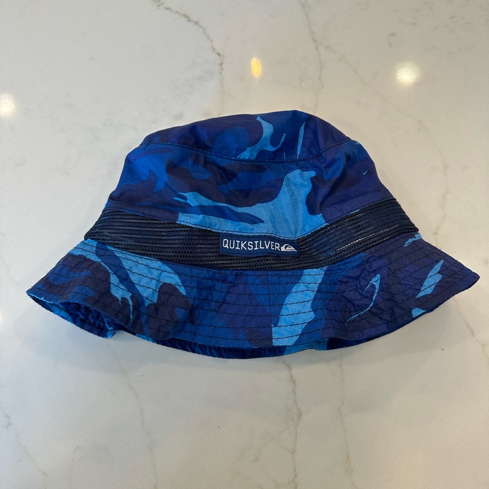 Quick silver surfer bucket hat